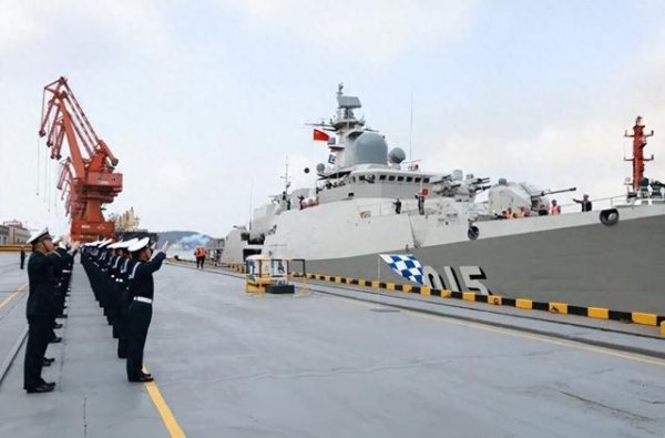 中越刚谈完，越南最强战舰抵达中国港口，外界都没料到的一幕发生