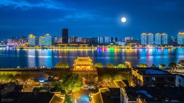 湖北省的一座黑马城市，被称为下一个“武汉”，交通优势不输郑州