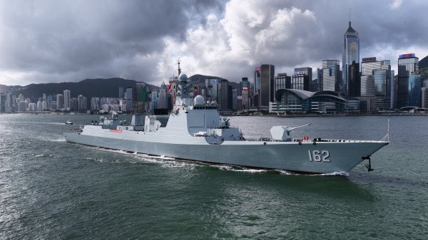 海军舰艇编队抵达香港(12)